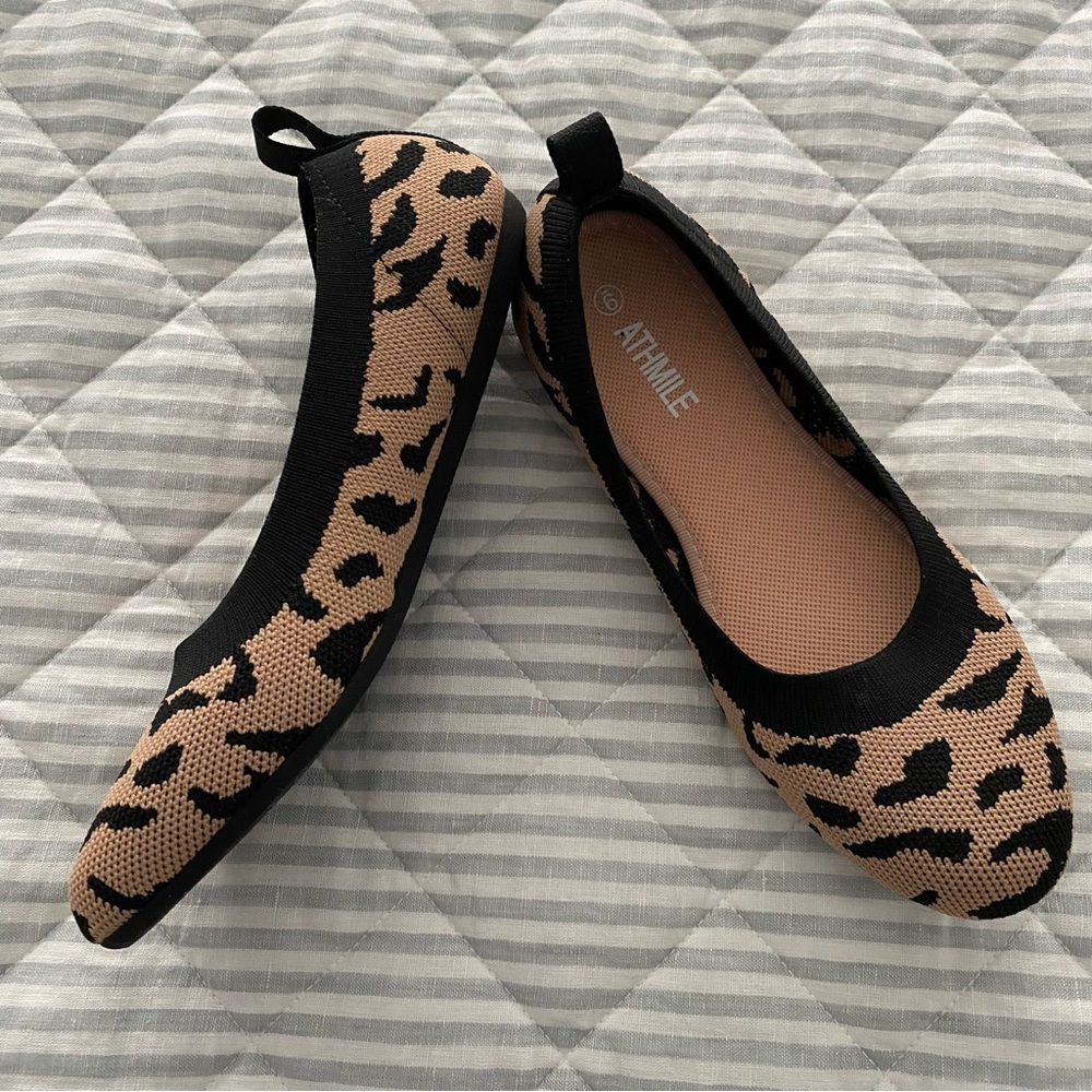 Women's Leopard Print Flats - Picture 6 of 6